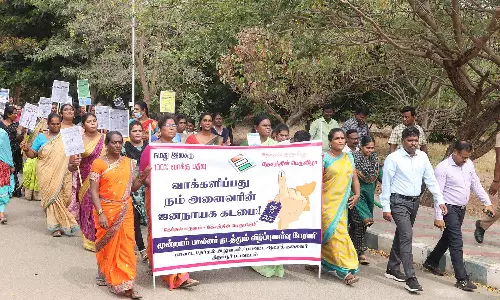 திருப்பூர் வாக்காளர்களை கவரும் கலைநிகழ்ச்சிகள்