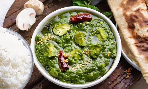 சுவை மிகுந்த பசலைக்கீரை காளான் குழம்பு