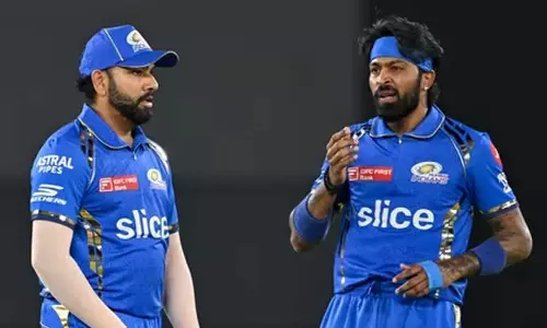 பாண்ட்யாவுக்காக ரசிகர்களை நோக்கி கையெடுத்து கும்மிட்ட ரோகித்- வைரலாகும் வீடியோ