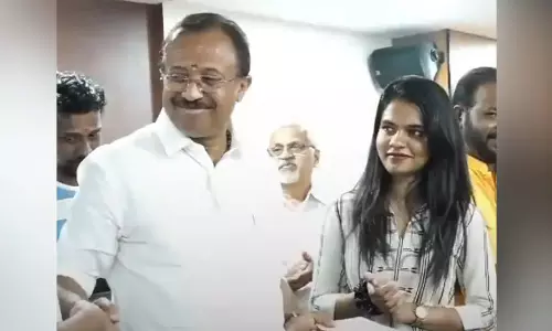 பா.ஜ.க. வேட்பாளருக்காக டெபாசிட் தொகை கட்டிய மாணவர்கள்