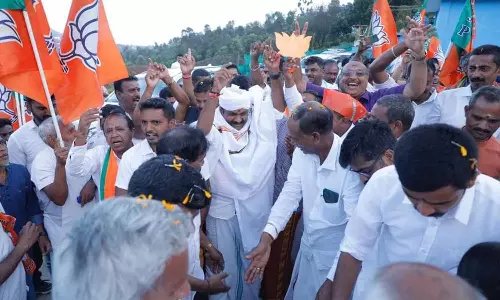 படுகர் இன மக்களுடன் எல்.முருகன் நடனம்