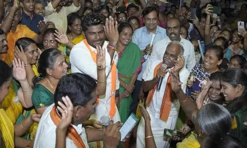 வள்ளி கும்மி நடனமாடிய அண்ணாமலை