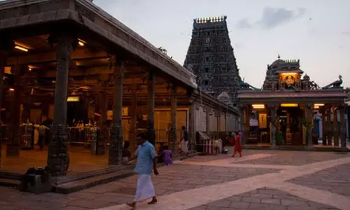 கபாலீஸ்வரர் கோவிலில் உள்ள 12 கால் மண்டபம், சரபேஸ்வரர் வழிபாடு