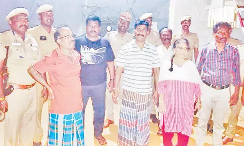 திருச்சி சிறப்பு முகாமில் இருந்த முருகன் உள்பட 3 பேர் இலங்கை சென்றனர்