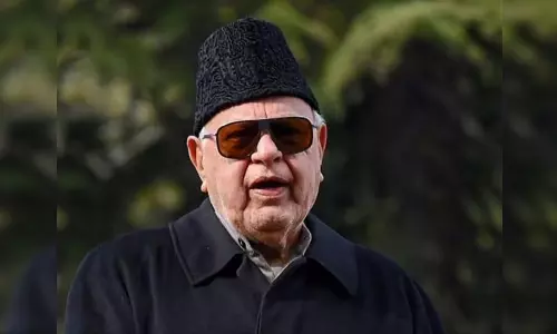 வரும் மக்களவைத் தேர்தலில் ஃபரூக் அப்துல்லா போட்டியிட மாட்டார்- மகன் உமர் அப்துல்லா அறிவிப்பு