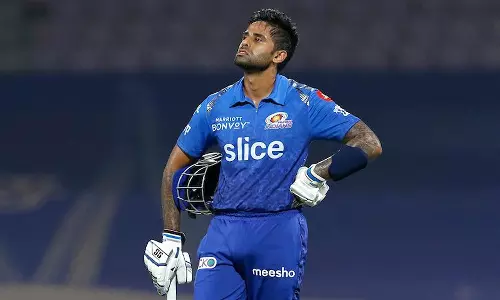 இனி அதிரடி சரவெடிதான்.. மும்பை அணியுடன் நாளை இணைகிறார் சூர்யகுமார் யாதவ்