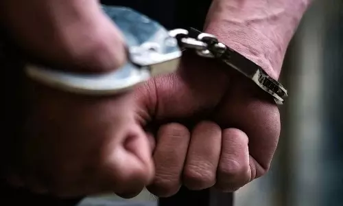 பெண்ணாக நடித்து டேட்டிங் மூலம் ரூ.2 கோடி மோசடி- வாலிபர் கைது