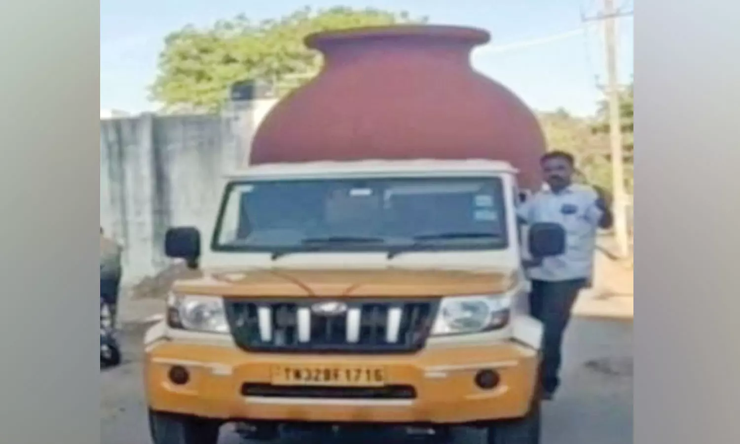 7 அடி உயரத்தில் பிரமாண்ட பானை- சிதம்பரம், விழுப்புரம் தொகுதி பிரசாரத்திற்கு அனுப்பி வைப்பு