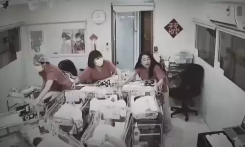 நிலநடுக்கத்துக்கு நடுவே குழந்தைகளை பாதுகாத்த நர்ஸ்களின் துணிச்சல்