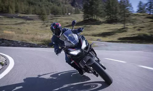 அதே விலை, புதிய அம்சங்களுடன் 2024 கவாசகி வெர்சிஸ் இந்தியாவில் அறிமுகம்