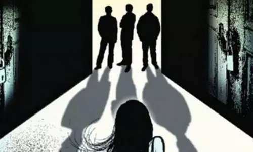 சட்டக்கல்லூரி மாணவியை மிரட்டி கூட்டு பலாத்காரம்- காதலன் உள்பட 4 பேர் கைது