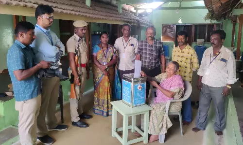 திருப்பூர் மாவட்டத்தில் மூத்தகுடிமக்கள், மாற்றுத்திறனாளிகளுக்கான தபால் வாக்குப்பதிவு தொடங்கியது