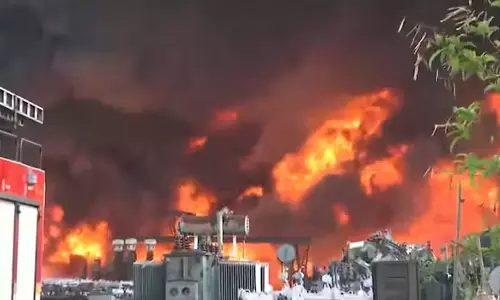 சத்தீஸ்கரில் மின்வாரிய அலுவலகத்தில் பயங்கர தீ விபத்து- டிரான்ஸ்பார்மர்கள் வெடித்து சிதறின