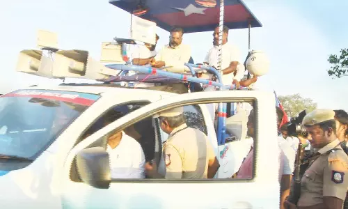 அரியலூர் அருகே திருமாவளவன் வாகனத்தில் பறக்கும் படை சோதனை