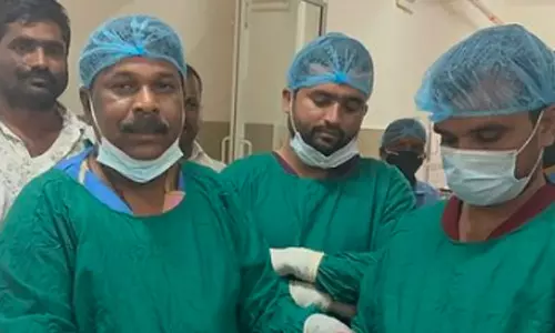 பெண் வயிற்றில் இருந்து 10 கிலோ கட்டியை அகற்றிய காங்கிரஸ் எம்.எல்.ஏ.