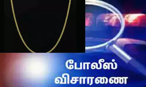 ஆட்டோவில் பள்ளிக்கு சென்ற தலைமை ஆசிரியையை அரிவாளால் வெட்டி நகைகள் கொள்ளை