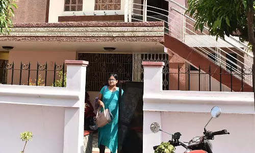 ஈரோட்டில் இன்று 2-வது நாளாக வருமான வரித்துறை அதிகாரிகள் சோதனை