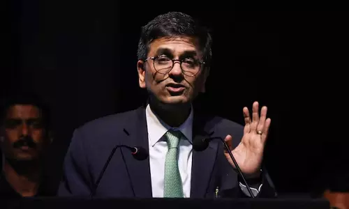 வழக்கறிஞர்கள் அரசியலமைப்பை தனது சொந்த கருத்துக்களை விட மேலாக வைக்க வேண்டும்- தலைமை நீதிபதி