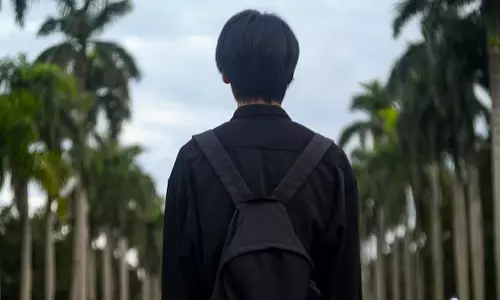 விசித்திரமான காதல் நோயால் பாதிக்கப்பட்ட கல்லூரி மாணவர்