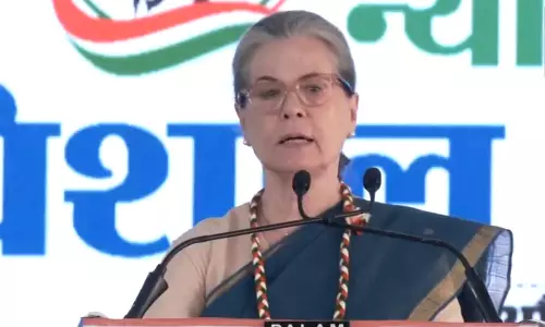 கட்சியில் சேரும்படி எதிர்க்கட்சி தலைவர்களை மிரட்டும் பா.ஜ.க: சோனியா காந்தி தாக்கு