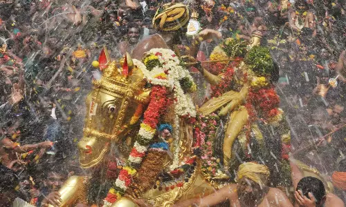 சித்திரை திருவிழா: கள்ளழகர் மீது தண்ணீர் பீய்ச்சி அடிக்க முன்பதிவு தொடக்கம்