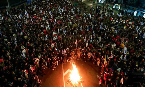 பிரதமர் பதவி விலக வேண்டும்: நேதன்யாகுவுக்கு எதிராக மக்கள் போராட்டம்