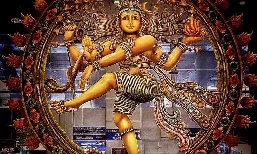 ஆதிசேஷனான பதஞ்சலி முனிவருக்காக நடனமாடிய இறைவன்