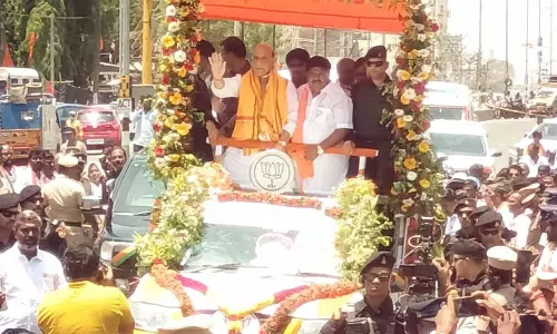 நாமக்கல்லில் ரோடு-ஷோவில் பங்கேற்ற மத்திய மந்திரி ராஜ்நாத் சிங்