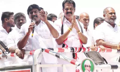 தொகுதி பக்கமே தலைகாட்டாமல் மீண்டும் ஓட்டுகேட்டுவரும் எம்.பி.க்கு பாடம் புகட்டுங்கள்