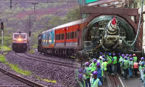 மாதவரம்-சிறுசேரி சிப்காட் மெட்ரோ ரெயில் பணி: சுரங்கம் தோண்டும் பணிக்காக எக்ஸ்பிரஸ் ரெயில்கள் வேகம் குறைப்பு