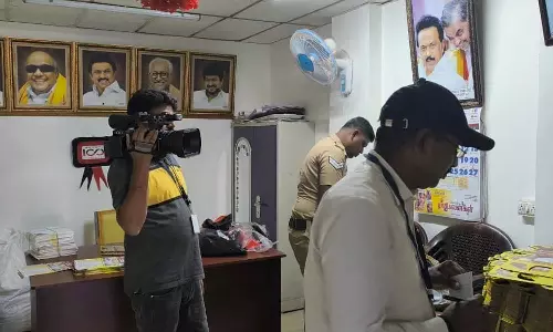 குன்னூர் தி.மு.க. அலுவலகத்தில் பறக்கும் படை சோதனை