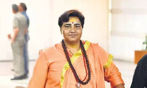 மாலேகான் குண்டு வெடிப்பு வழக்கு: பாஜக எம்.பி. சாத்வி பிரக்யா கட்டாயம் ஆஜராக சிறப்பு நீதிமன்றம் உத்தரவு