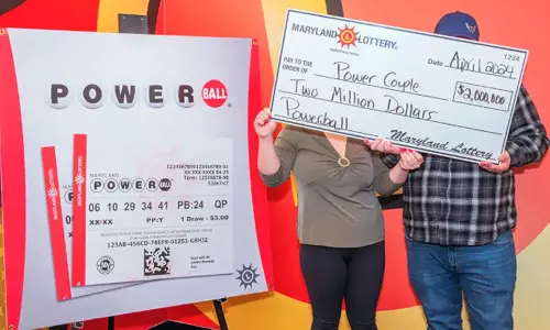 ஒரே மாதிரியான லாட்டரியால் தம்பதிக்கு கிடைத்த இரட்டை ஜாக்பாட் பரிசு