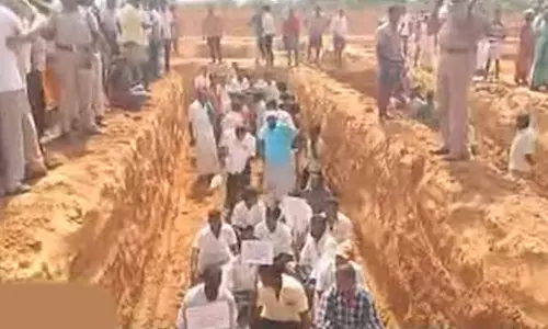 வள்ளலார் சர்வதேச மையம் அமைக்க எதிர்ப்பு: கட்டுமானப்பணி தற்காலிக நிறுத்தம்