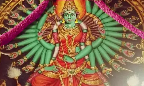 அன்னையின் உக்ரத்தை தணிக்க காதணி அணிவித்த ஆதிசங்கரர்