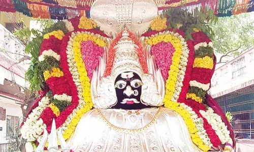 கருப்பு கங்கையம்மனுக்கு வெள்ளிக்கிரீடம், கவசம் காணிக்கை