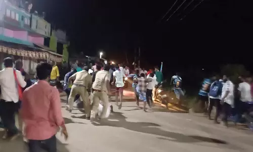 திருமாவளவன் பிரசாரத்தில் வாலிபர்கள் மோதல்