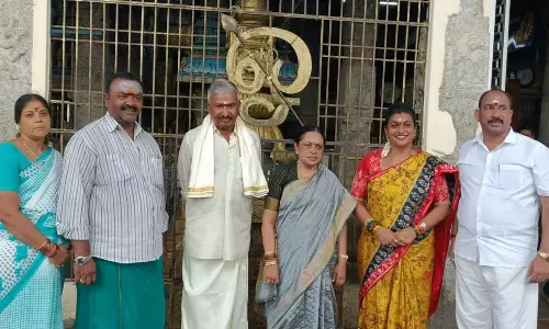 திருத்தணி கோவிலில் சாமி தரிசனம் செய்த நடிகை ரோஜா