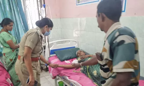 கல்லிடைக்குறிச்சியில் பெண்ணை தாக்கிய கரடி- சி.சி.டி.வி. காட்சிகள் வைரல்