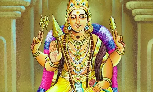 காம அசுரனை காலில் மிதித்த நிலையில் காட்சிதரும் முருகர்