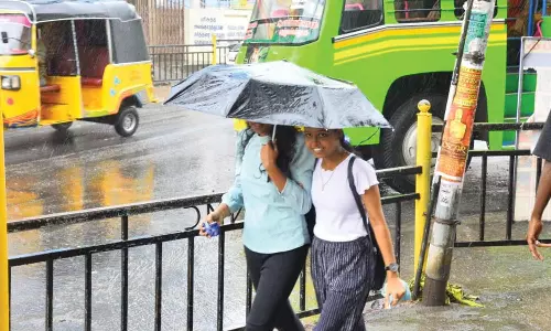 நாகர்கோவிலில் இடி-மின்னலுடன் மழை