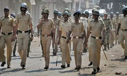 கேரளா, ஆந்திராவில் இருந்து தமிழக தேர்தல் பாதுகாப்புக்கு 10 ஆயிரம் போலீசார் வருகை