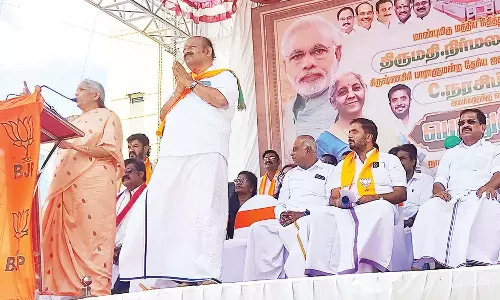 தொழில் துறையில் தி.மு.க.வினர் வசூலில் ஈடுபடுகின்றனர்- நிர்மலா சீதாராமன்