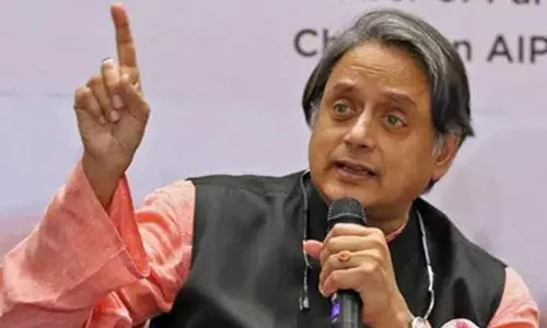 மக்களவை தேர்தலில் மீண்டும் போட்டியிடப்போவதில்லை- சசி தரூர் அறிவிப்பு