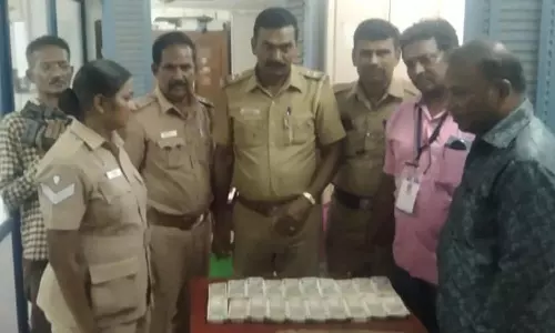 உரிய ஆவணங்கள் இன்றி கொண்டு சென்ற ரூ.10 லட்சம் பறிமுதல்