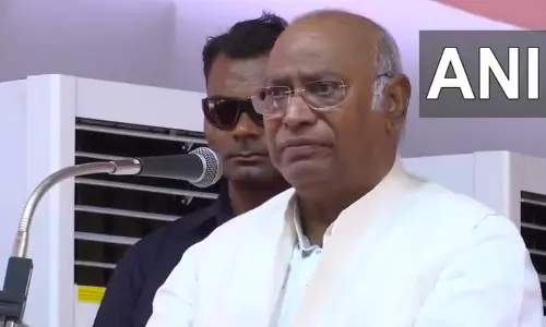 புதுச்சேரிக்கு மாநில அந்தஸ்து கிடைக்க வேண்டும் என்பதில் காங்கிரஸ் தீவிரம்- மல்லிகார்ஜூன கார்கே