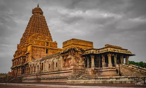 தஞ்சை பெரிய கோவில் சித்திரை தேரோட்டம்: ஏப்.20-ந்தேதி உள்ளூர் விடுமுறை