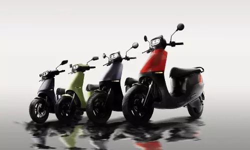 ஸ்கூட்டர் விலையை திடீரென குறைத்த ஓலா எலெக்ட்ரிக் - புதிய விலை எவ்வளவு தெரியுமா?