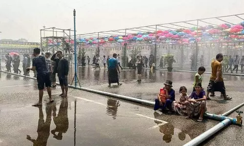 மியான்மரில் ராணுவ தளபதி விழாவில் வெடிகுண்டு தாக்குதல்: 4 பேர் பலி