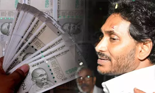 ஆந்திராவில் முதல் மந்திரி மீது கல்வீசியவர்கள் பற்றி தகவல் அளித்தால் ரூ.2 லட்சம் பரிசு